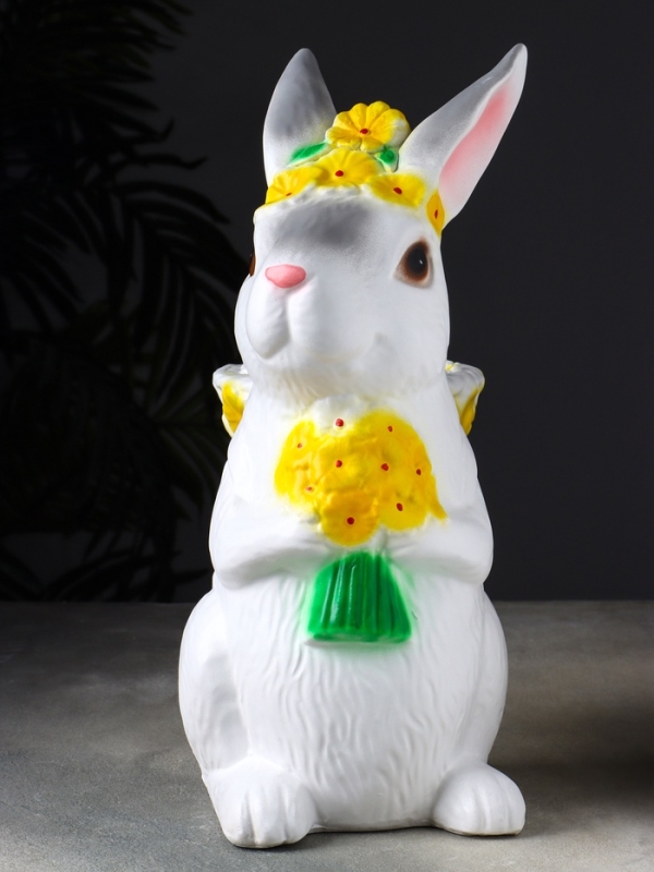 Фигура "Зайка с корзинкой кашпо" 15х25х38 см