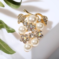 Брошь &laquo;Виноградная гроздь&raquo; с цветами, цвет радужный в золоте