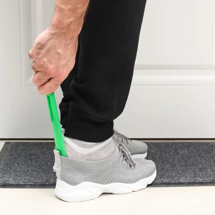 Ложка для обуви Доляна, с петелькой, 30&times;4 см, 17.4 см, зелёная