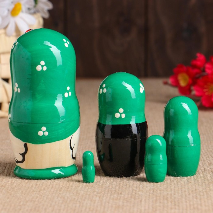 Матрёшка &laquo;Божья коровка&raquo;, зелёное платье, 5 кукольная, 10-12 см