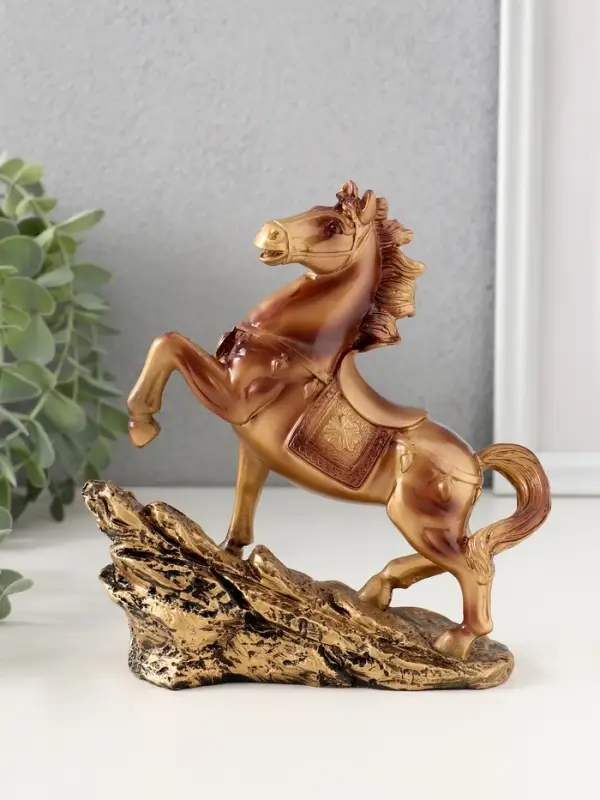 Сувенир полистоун "Рыцарский конь на скале" под бронзу 15,5х6х16 см