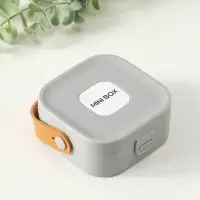 Шкатулка пластик для украшений с зеркалом, с ручкой 3 ячейки, 3 полосы, серый 9х9х3,8 см