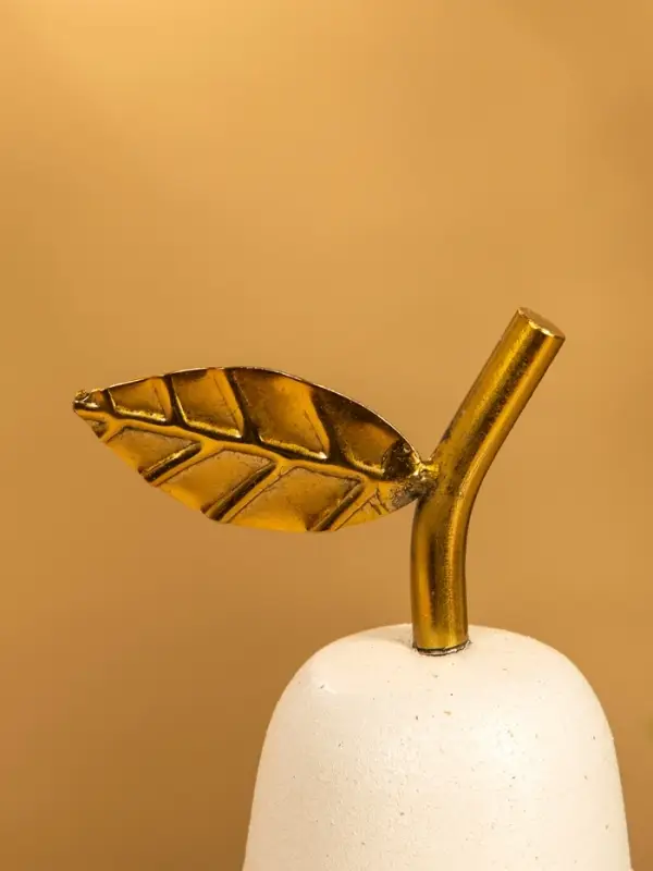 Сувенир "Груша с золотым листом" 10х10х21 см, цв. матовый белый