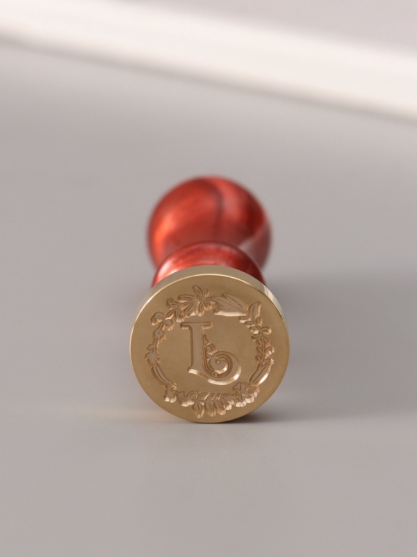 Печать для сургуча с пластиковой ручкой "Венок с буквой J" 2,5х2,5х6,3 см