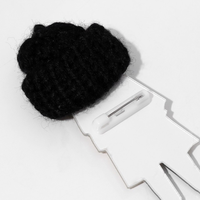 Брошь &laquo;Девочка&raquo; в тренче, цветная в серебре