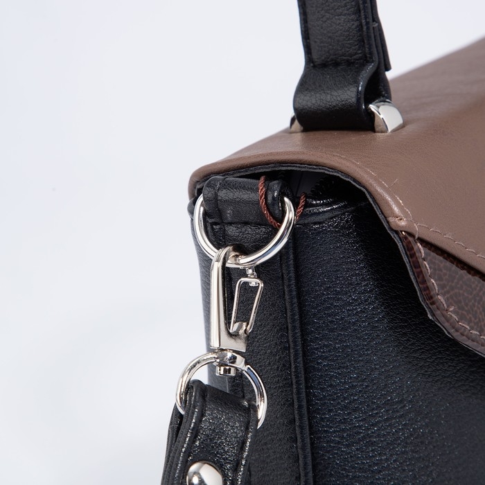 Сумка-мессенджер на клапане, цвет чёрный/коричневый