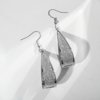 Серьги висячие "Волна" дуга, цвет белый в серебре, 7см