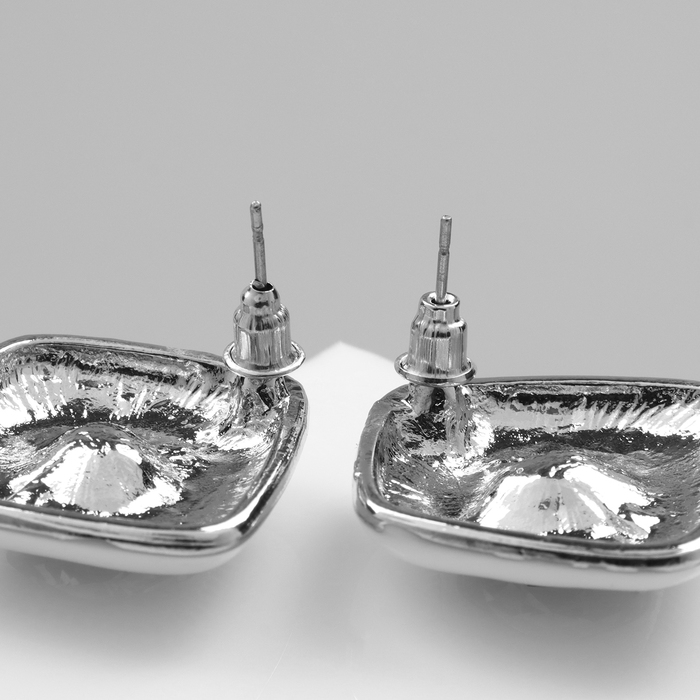 Серьги эмаль &laquo;Абстракция&raquo; ромб, цвет белый в серебре