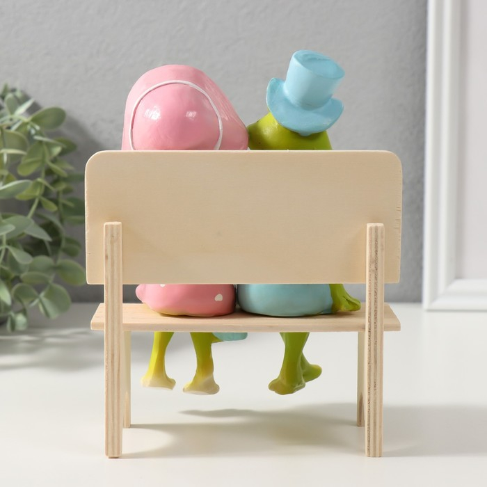 Сувенир полистоун "Лягушки на скамеечке - свидание" 16,8х8,5х13 см