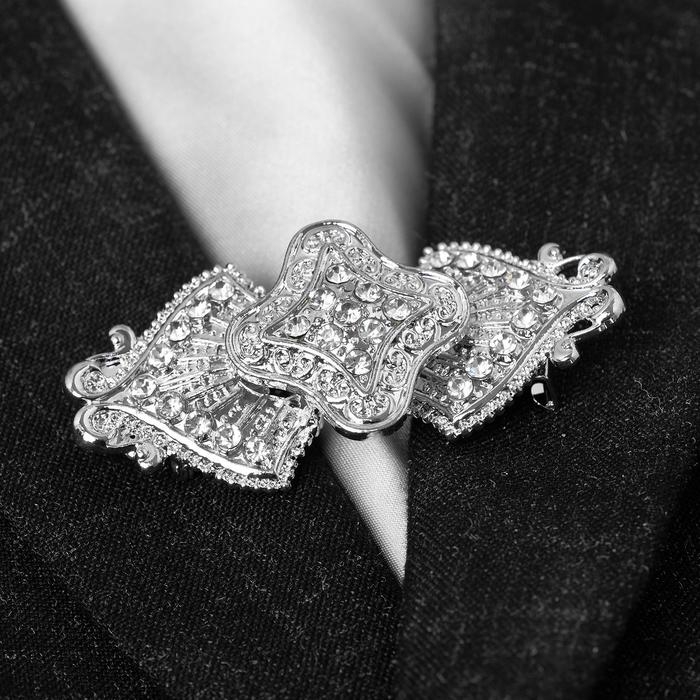 Зажим для кардигана «Клевер», цвет белый в серебре Зажим для кардигана «Клевер», цвет белый в серебре