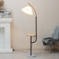 Торшер Regina 1х40Вт Е27 черный/золото 28х28х165см Торшер Regina 1х40Вт Е27 черный/золото 28х28х165см