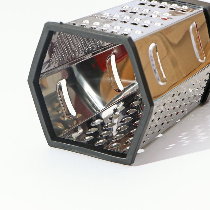 Тёрка шестигранная Доляна &laquo;Нео&raquo;, 12,5&times;10,5&times;20,5 см, прорезиненное дно, цвет чёрный, красный