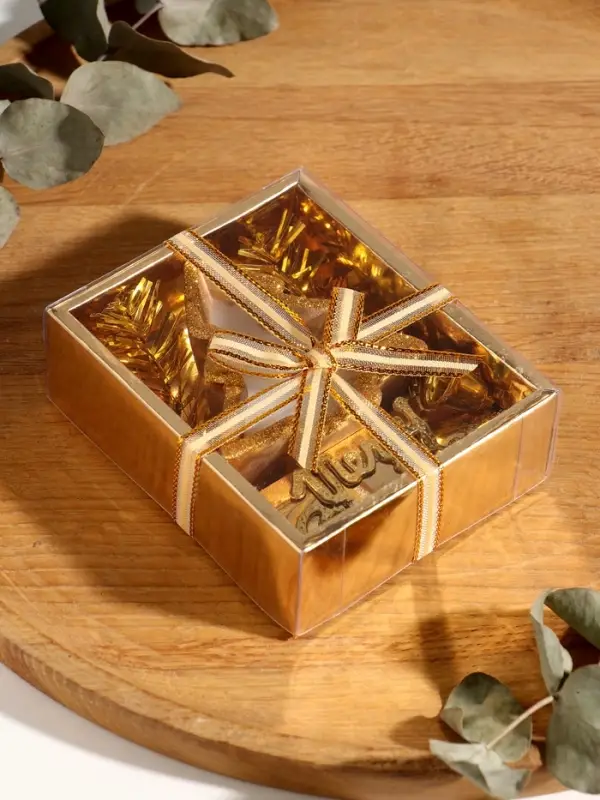 Свеча новогодняя с декором "Золотая ёлочка" 12х10х4 см