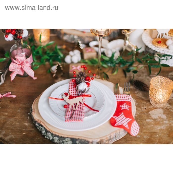 Декор для творчества "Еловая ветка с шишками, ягодками и хлопком" 29 см