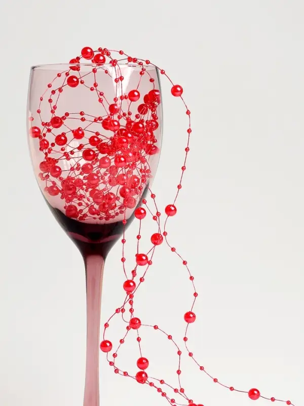 Гирлянда для декора из бусин, красная