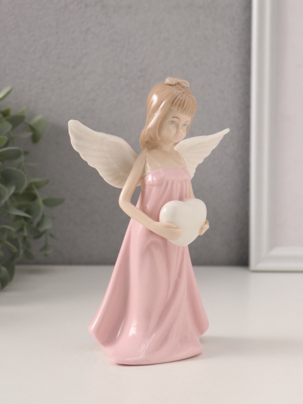 Сувенир керамика "Девочка-ангел в розовом платье с сердцем" 5,5х10,5х15 см