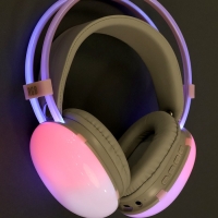 Наушники полноразмерные Mybit W-33, RGB подсветка, BT5.3, 800 мАч, Type-C, розовые