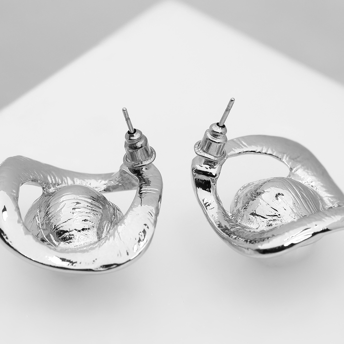 Серьги с жемчугом &laquo;Эксклюзив&raquo; мятый квадрат, цвет серебро