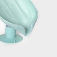 Мыльница со сливом для воды Доляна, на присоске, 12,5&times;9&times;10 см, цвет бирюзовый