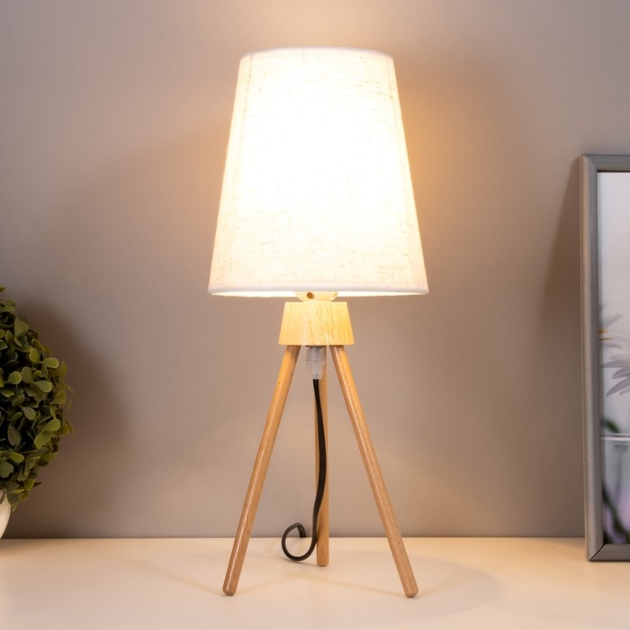 Настольная лампа Илария E27 40Вт светлое дерево 16х16х37,5 см RISALUX