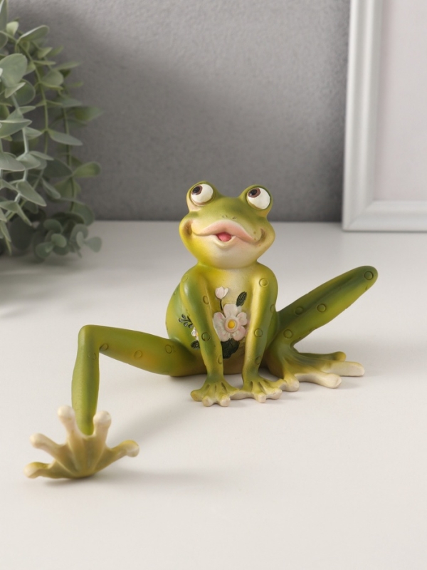 Сувенир полистоун "Лягушонок строит глазки, с цветами на животике" 22х9х10,5 см