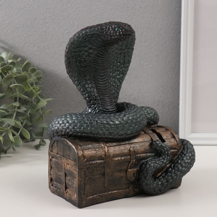 Копилка Копилка"КОБРА НА СУНДУКЕ " 20 х 17 х 12 см.