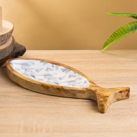 Блюдо в форме рыбки "Синие птицы" дерево манго 32х11,5х2 см