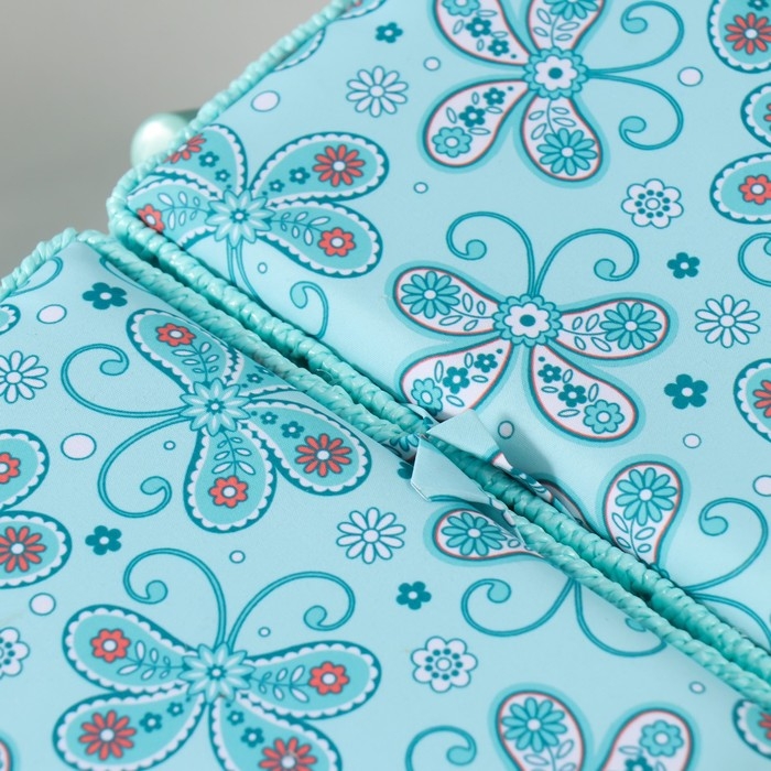 Шкатулка для рукоделия "Бабочки и цветочки на голубом" 19х26х14,5 см