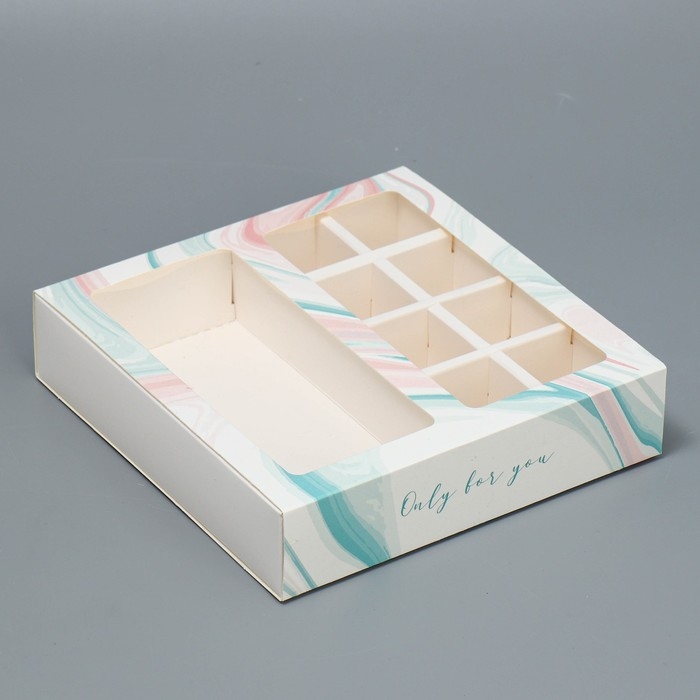 Коробка под 8 конфет и шоколад с ячейками, кондитерская упаковка, &laquo;Флюид&raquo; 18 х 18 х 4 см