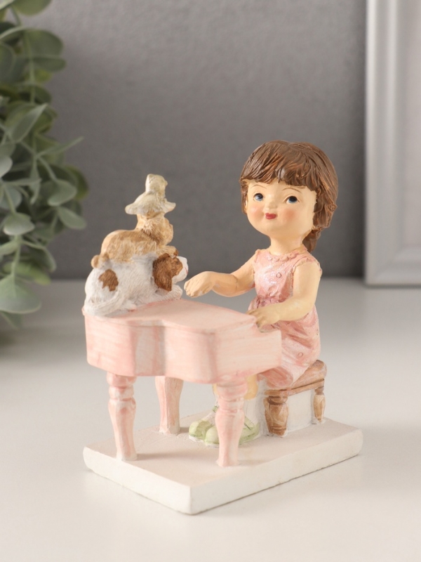 Сувенир полистоун "Малышка играет на фортепиано, зверята слушают" 9,5х5,5х10 см