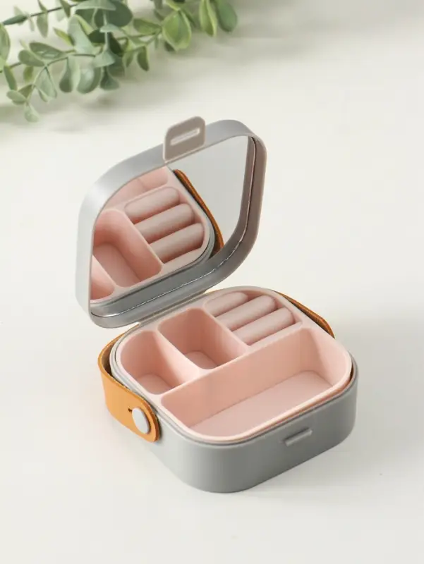 Шкатулка пластик для украшений с зеркалом, с ручкой 3 ячейки, 3 полосы, серый 9х9х3,8 см