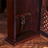 Ключница "Большой замок" дерево 50х21х8 см