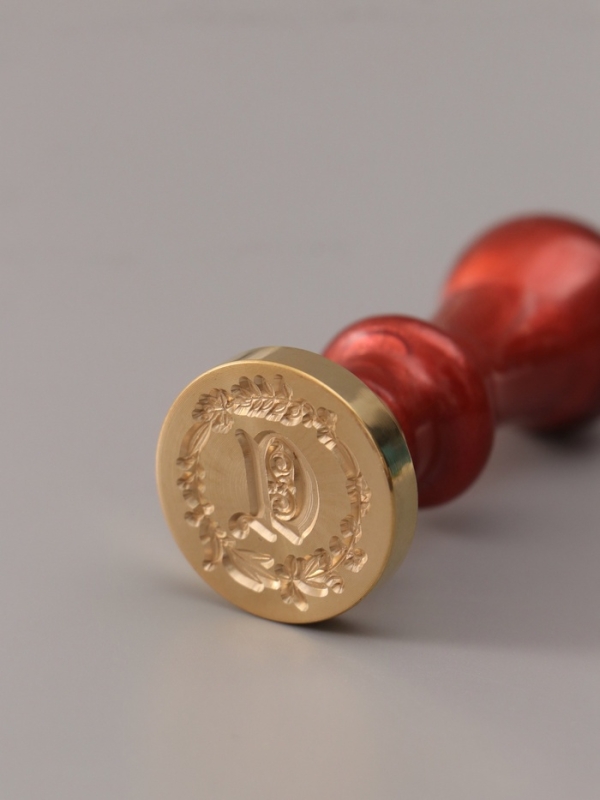 Печать для сургуча с пластиковой ручкой Печать для сургуча с пластиковой ручкой "Венок с буквой D" 2,5х2,5х6,3 см