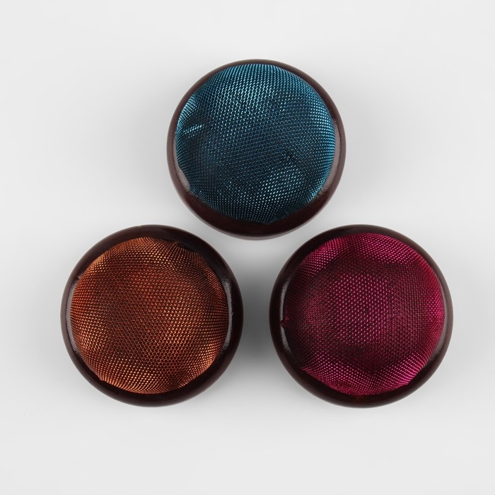 Игольница &laquo;Круг&raquo;, на деревянной подложке, d = 7 см, цвет МИКС