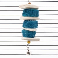 Игрушка с панцирем каракатицы, люфой и колокольчиком, 25 х 5 см, голубая Игрушка с панцирем каракатицы, люфой и колокольчиком, 25 х 5 см, голубая