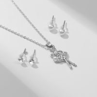 Гарнитур 5 предметов: 4 пары пусет, кулон &laquo;Балерина&raquo;, цвет белый в серебре, 43 см