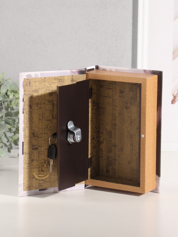 Сейф-книга дерево кожзам "Стиль и мода" 21х13х5 см