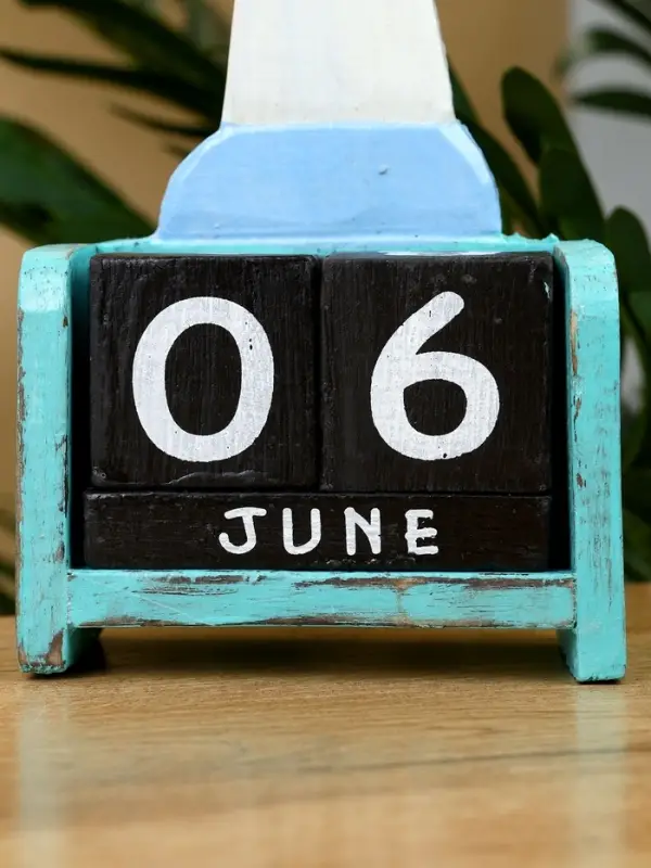 Календарь настольный "Маяк" дерево 11х5х19 см, цв. бирюзово-синий