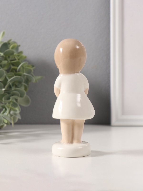 Сувенир керамика "Малышка скромница в белом платьице" 4х5х12 см