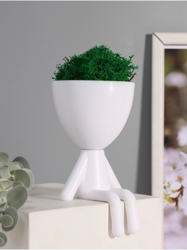 Кашпо пластиковое "Мистер Грин сидит" 13*9*7,3 см белый