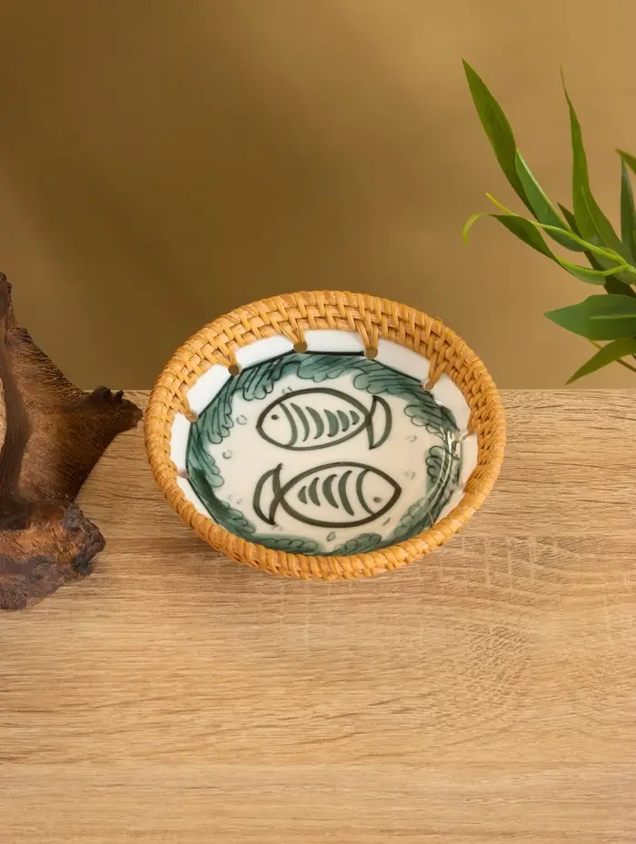 Тарелка керамическая с ротангом 13,5х13,5х3 см, МИКС