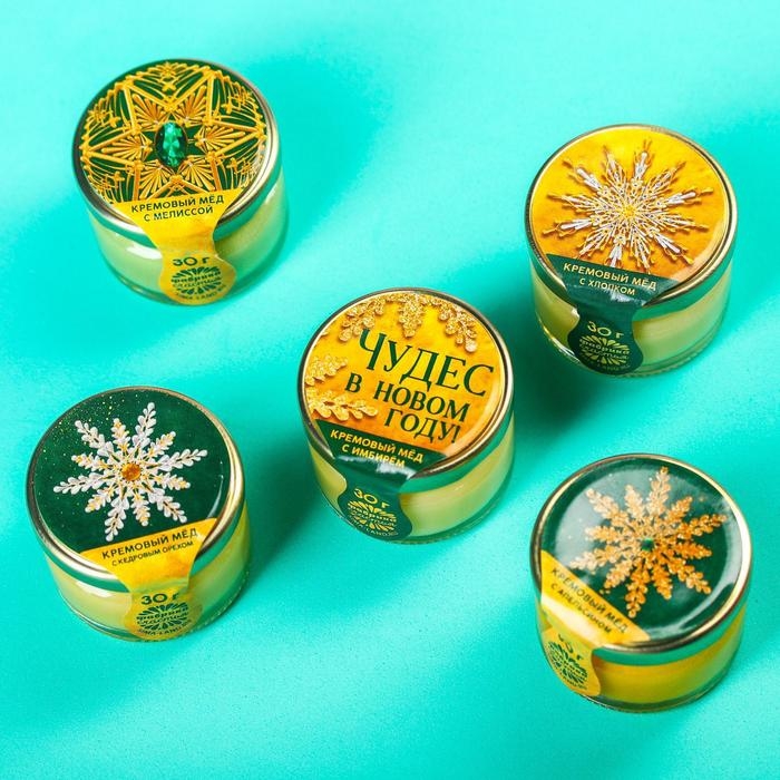 Подарочный набор &laquo;Волшебного нового года&raquo;: чай чёрный (50 гр), крем-мед (5 шт x 30 гр)