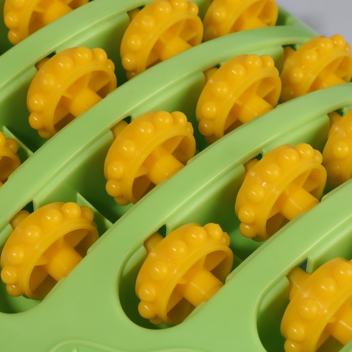 Массажёр для ног, с шипами, 26 &times; 18 &times; 5 см, цвет зелёный/оранжевый