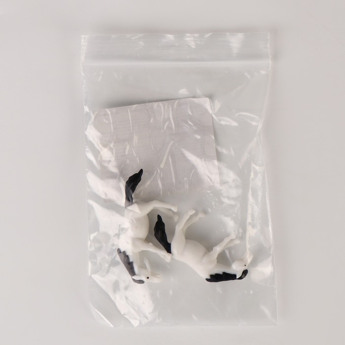 Миниатюра кукольная &laquo;Лошадка&raquo;, набор 2 шт., размер 1 шт. &mdash; 4,5 &times; 2,5 &times; 1 см, цвет белый