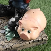 Садовая фигура "Полицейский со свинкой" 78х46см