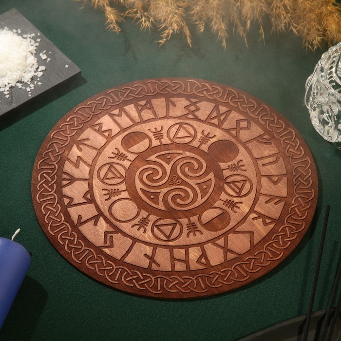 Алтарь для ритуалов &laquo;Руны старшего Футарка&raquo;, деревянный, D=24 см