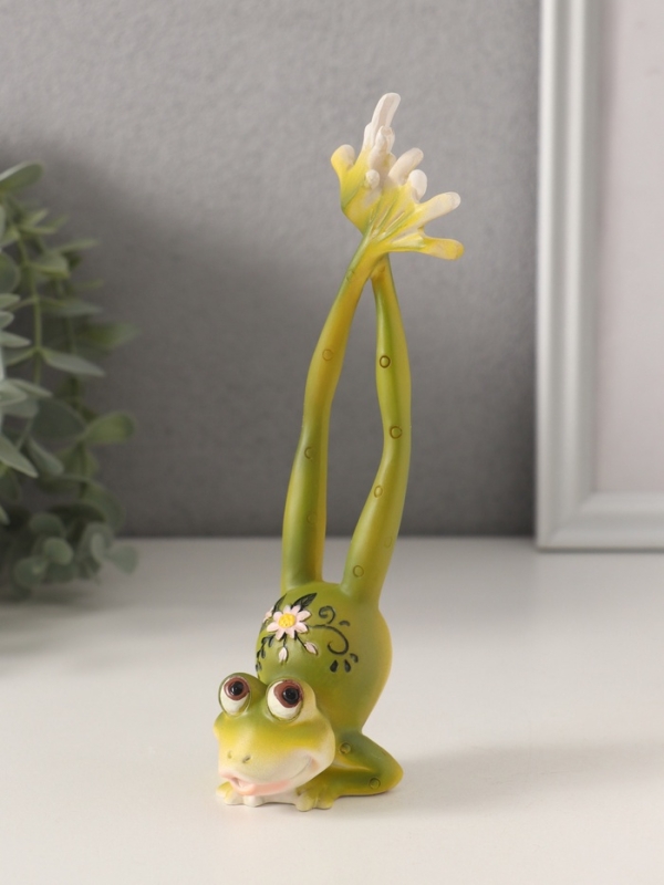 Сувенир полистоун "Лягушонок стоит на лапках, с цветами на спинке" 6х5х17,5 см