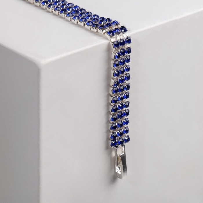 Браслет со стразами &laquo;Сияй&raquo; три ряда, цвет синий в серебре, 18 см