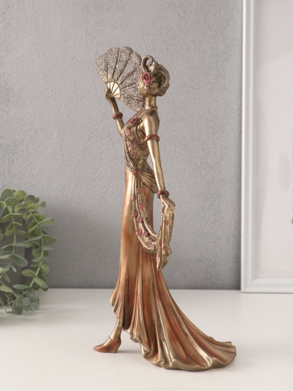 Сувенир полистоун "Девушка в платье 20-30-х годов с веером" 17,5х13х34 см