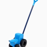 Каталка &laquo;Синий трактор&raquo; с ручкой, пластиковая